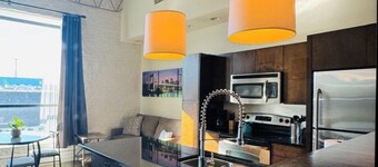 Historic Downtown Loft -Walkable - Modern Comfort