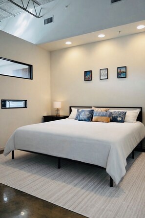 1 bedroom, desk, iron/ironing board, free WiFi