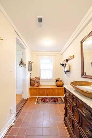 Interior - Calma Azul ~ A Retreat in the Heart of C-Ville (Charlottesville)