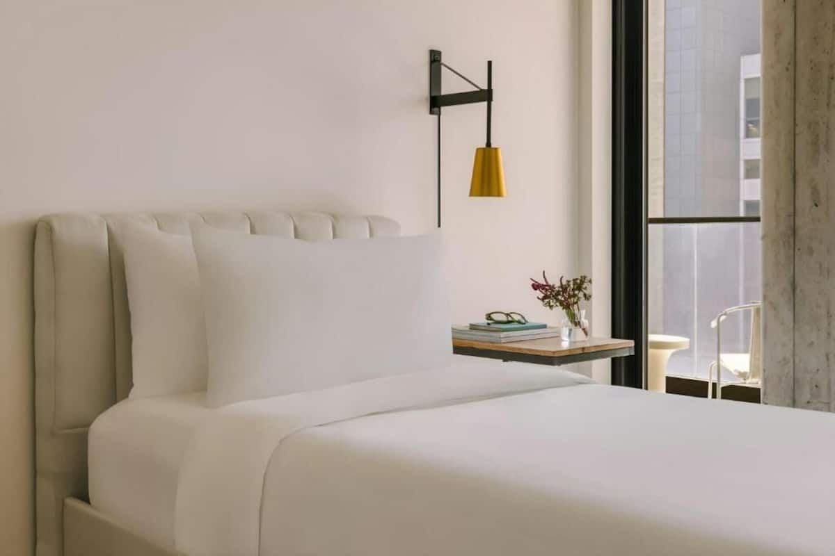 Elite Condo, Balcony