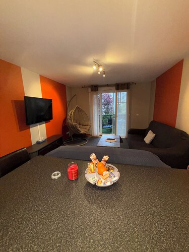 Comfortable apartment Villepinte RER station Vert Galant