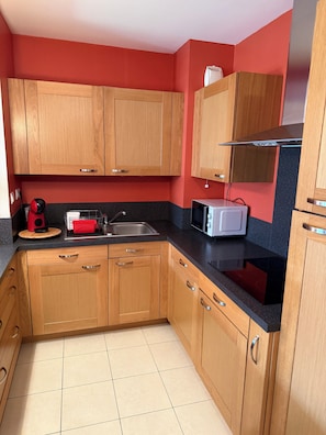 Private kitchen - Comfortable apartment Villepinte RER station Vert Galant (Villepinte)