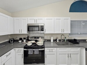 Fridge, microwave, oven, stovetop - The Arlington Suite! (Grand Prairie)