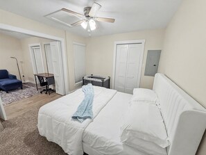 1 bedroom, in-room safe, desk, iron/ironing board - The Arlington Suite! (Grand Prairie)