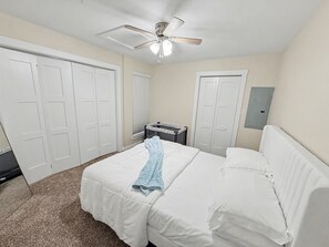 1 bedroom, in-room safe, desk, iron/ironing board - The Arlington Suite! (Grand Prairie)