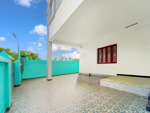 House | Property grounds - Deluxe Hotel O Ganapathy Athipalayam Pirivu (Coimbatore)