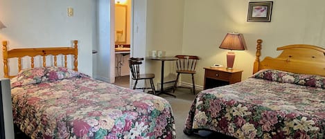 Basic Triple Room, Partial Sea View | WiFi (free)