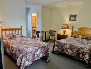 Basic Triple Room, Partial Sea View