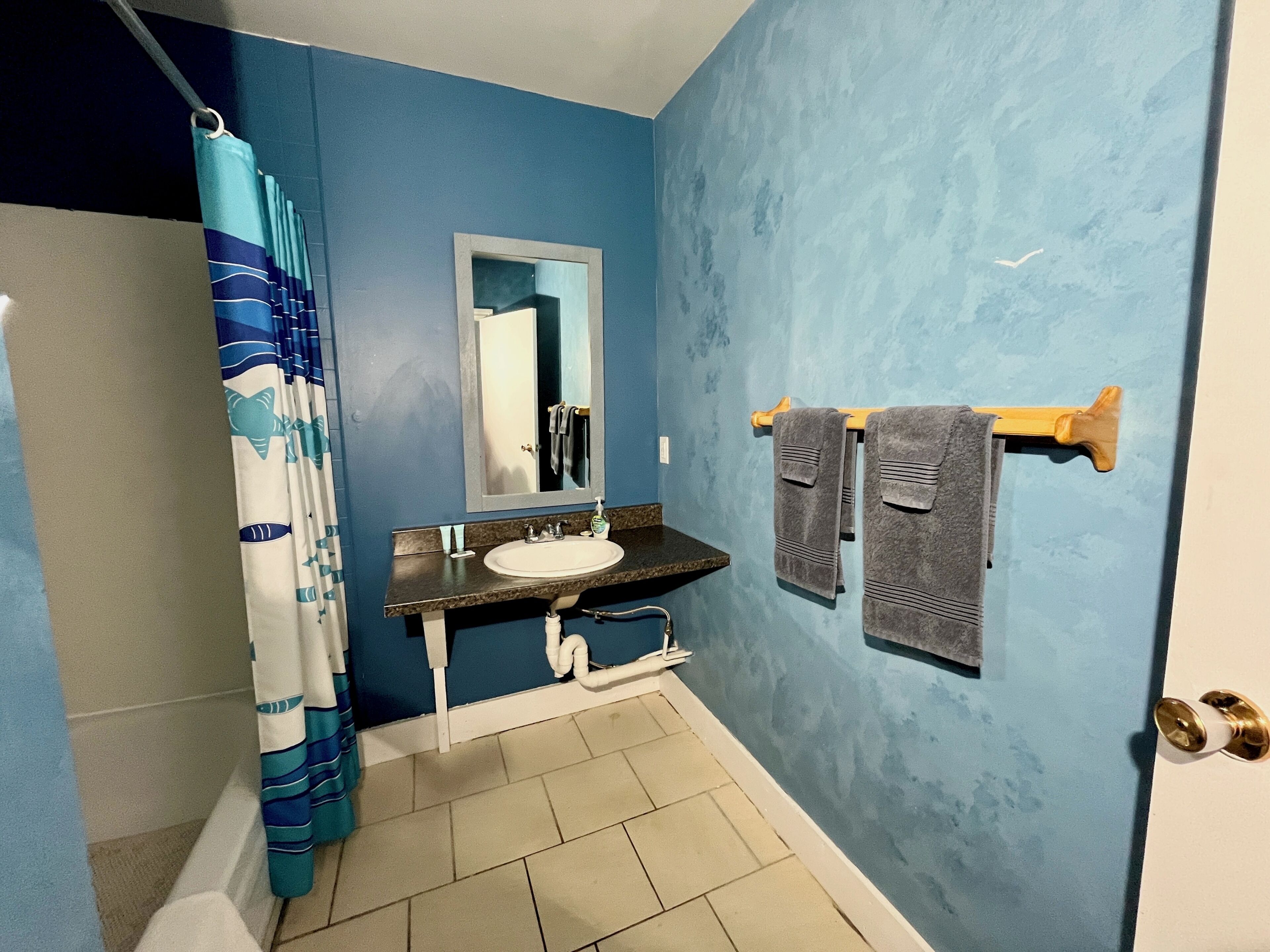 Basic Triple Room | Bathroom