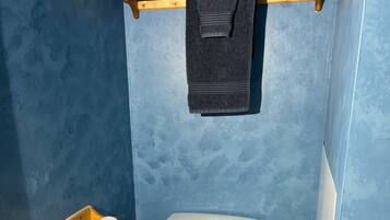 Basic-værelse til 3 personer | Badeværelse