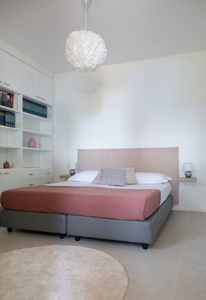 5 bedrooms, in-room safe, desk, iron/ironing board - Villa Allegra Luxury Holiday House (Salò)