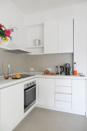 Fridge, oven, stovetop, dishwasher - Villa Allegra Luxury Holiday House (Salò)