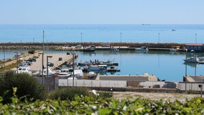 A marina with boats docked, a pier, and a clear view of the sea. - Casa Mare Holiday, Beachfront villa equipped with amenities and beach nearby (Sicilia)