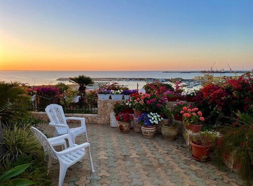 Casa Mare Holiday, Beachfront villa equipped with amenities and beach nearby