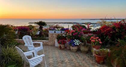 Casa Mare Holiday, Beachfront villa equipped with amenities and beach nearby