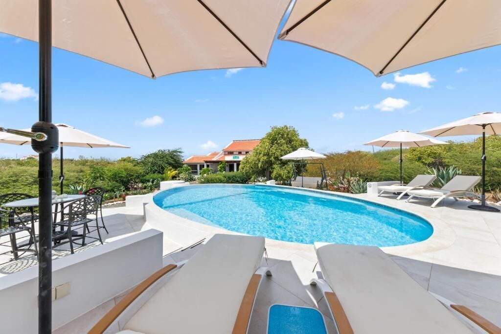 Piscine à débordement