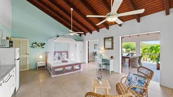 Luxury Studio Suite, Patio, Hill View | Living area