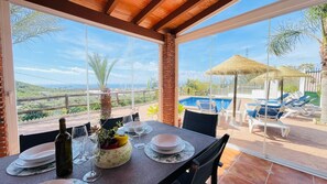 Dining - Rural house El PIno, where you can enjoy the tranquility of the mountains and the sea. (Torrox)
