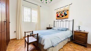 3 bedrooms, iron/ironing board, Internet, bed sheets
