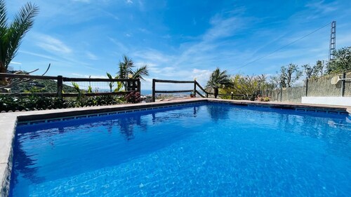 Rural house El PIno, where you can enjoy the tranquility of the mountains and the sea.