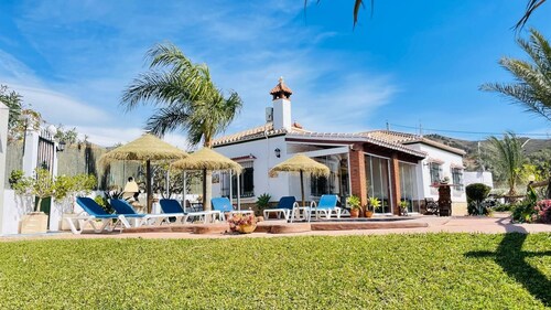 Rural house El PIno, where you can enjoy the tranquility of the mountains and the sea.