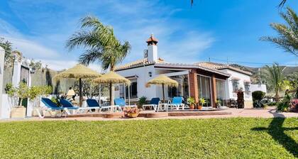 Rural house El PIno, where you can enjoy the tranquility of the mountains and the sea.