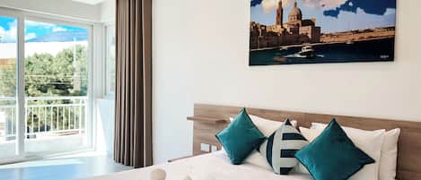 Villa, Stadtblick, Poolseite | Bügeleisen/Bügelbrett, kostenloses WLAN