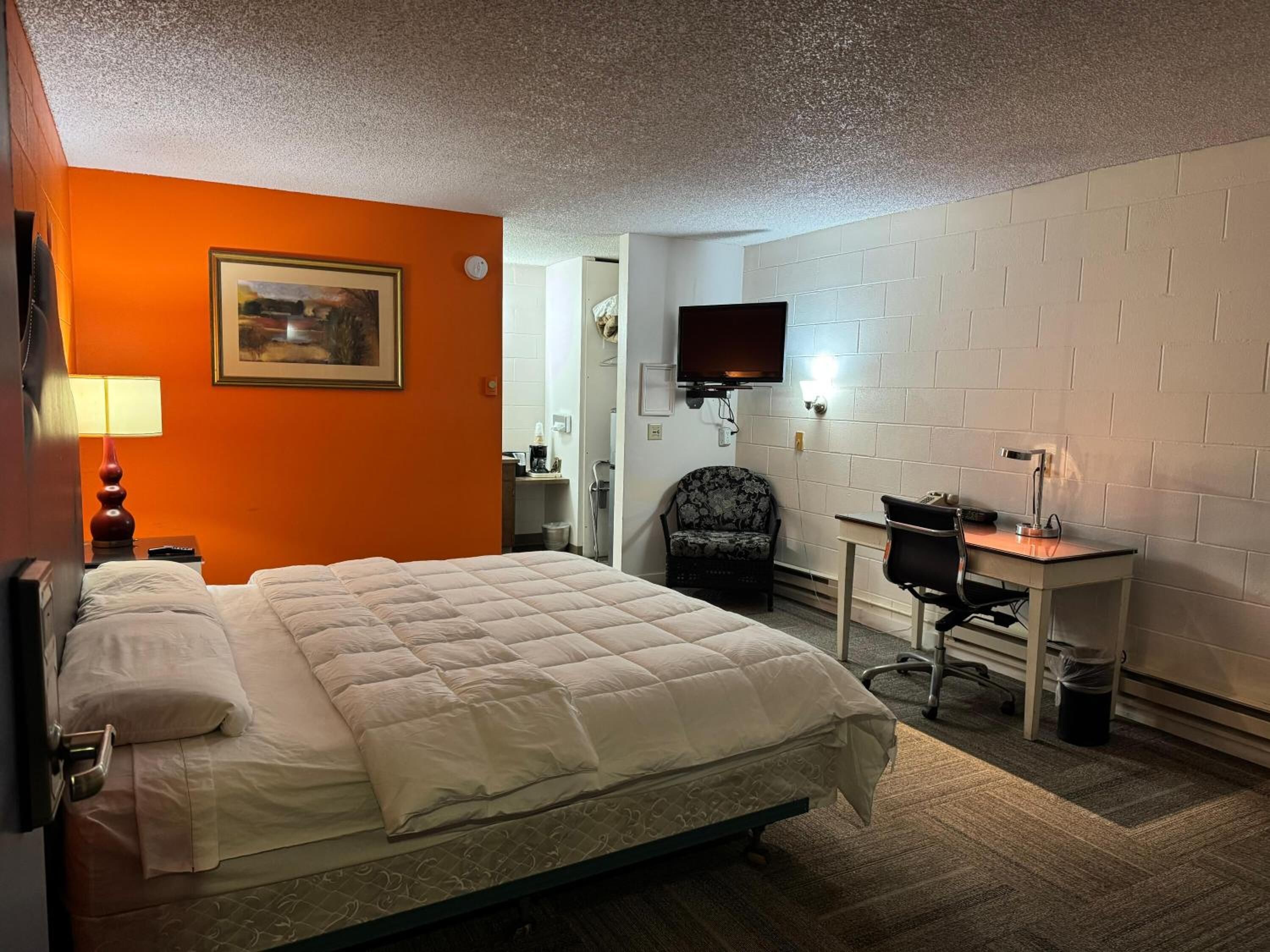 Relaxing King Stay | Walla Walla Wine Country | Pet Friendly | Free Parking - Walla Walla, WA
