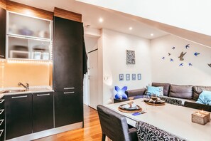 Apartment | Dining - Lisbon Apartment With Picturesque City Views (Portimão)