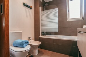 A bathroom with a toilet, bidet, and bathtub. - Lisbon Apartment With Picturesque City Views (Portimão)
