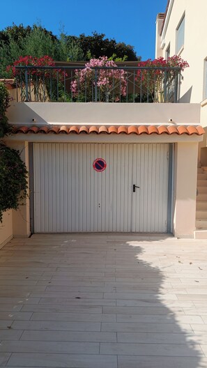 Exterior detail - Sea view apartment - XXL terrace - Beach 30 m away (Saint-Raphaël)