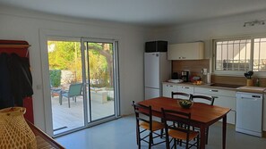 Private kitchen - Sea view apartment - XXL terrace - Beach 30 m away (Saint-Raphaël)
