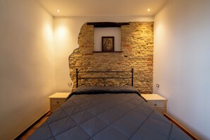 2 chambres, fer et planche à repasser, Wi-Fi, draps fournis