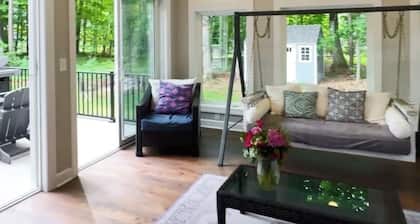 NEW Belmont Stakes Luxury Oasis: Hot tub, Sunroom, 8 beds!