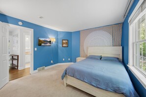 4 bedrooms, in-room safe, desk, iron/ironing board - Saratoga Triple Play: Horses, Hot tub, Lake Living, Indoor & Outdoor Pools (Saratoga Springs)
