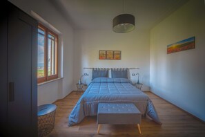 3 bedrooms, iron/ironing board, WiFi, bed sheets - Casale Ziarelli - Large apartment with pool and view of Assisi (Umbria)