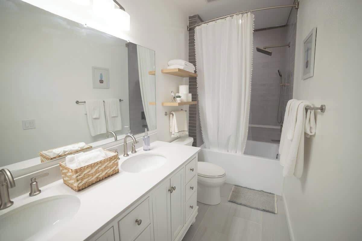 Shower, hair dryer, shampoo