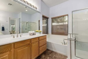 Shower, hair dryer, towels, shampoo - Spacious 3BR w/ Pool & Spa Near Gila River Casino (Chandler)