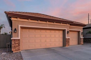 Exterior - Spacious 3BR w/ Pool & Spa Near Gila River Casino (Chandler)