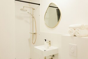 Hair dryer, towels, soap, toilet paper - Vacation cottage Arina (Bad Bertrich)