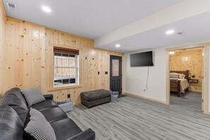 Interior - Clear Creek Valley Cabins- Deer View (Lancaster)