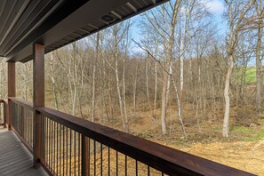 Property grounds - Clear Creek Valley Cabins- Deer View (Lancaster)