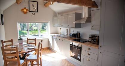 The Winners Enclosure: Countryside Flat Above a Village Pub
