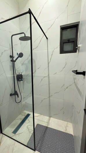 Apartment, 1 Bedroom, Accessible, Smoking | Bathroom - 106 Tara-jre Jabal Al Lweibdeh With Stunning View (Amman)