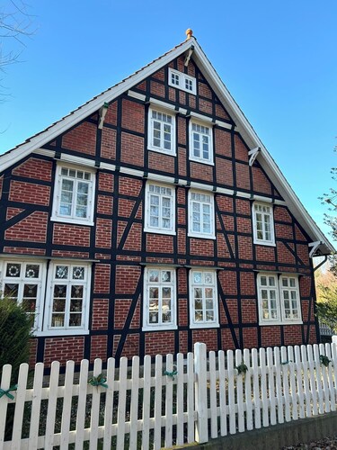 Central and quiet: freshly renovated old apartment with charm
