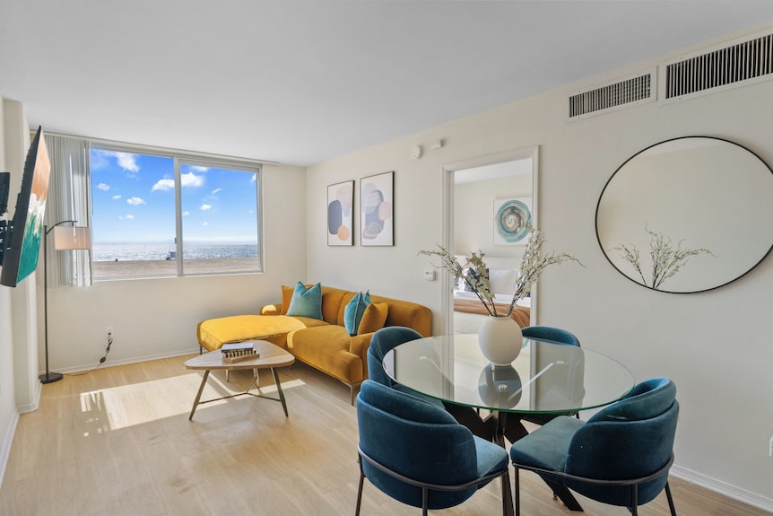 Sea Glass Jade' Oceanfront Full Beach & Ocean View Premium Location 1br 1ba - Venice Beach, CA