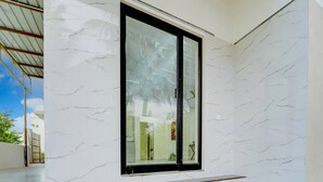 House | Meja sambut tetamu