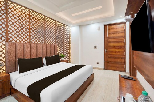 Deluxe With Twin Bedrispana Pul Haridwar