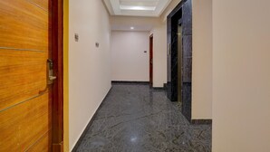 House | Interior - Deluxe Silver Key Hotel (Bengaluru)