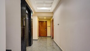 House | Interior - Deluxe Silver Key Hotel (Bengaluru)